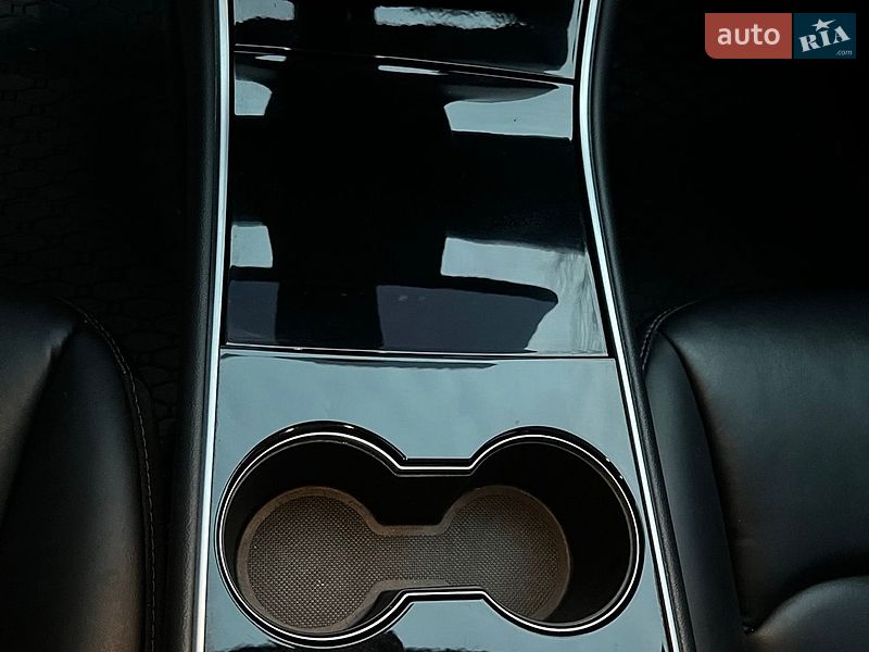 Позашляховик / Кросовер Tesla Model Y 2020 в Тлумачі