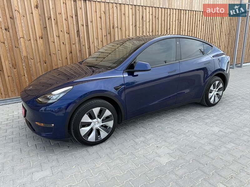 Внедорожник / Кроссовер Tesla Model Y 2023 в Львове