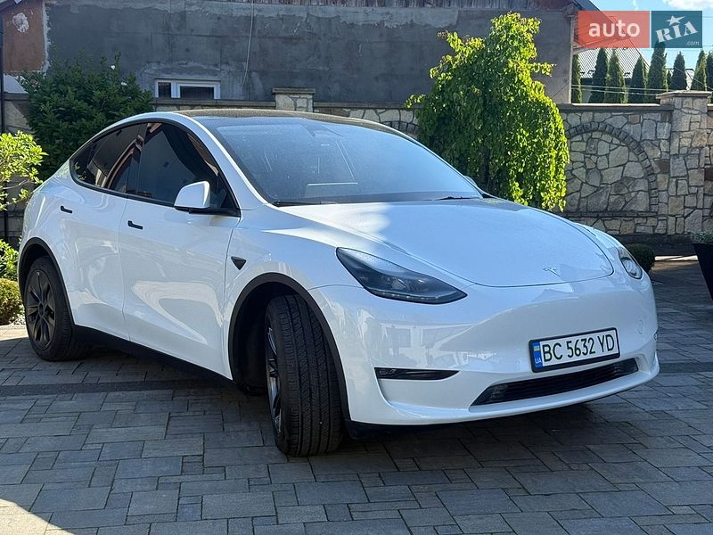 Tesla Model Y 2024