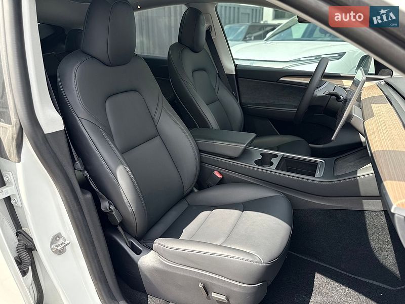 Позашляховик / Кросовер Tesla Model Y 2024 в Одесі