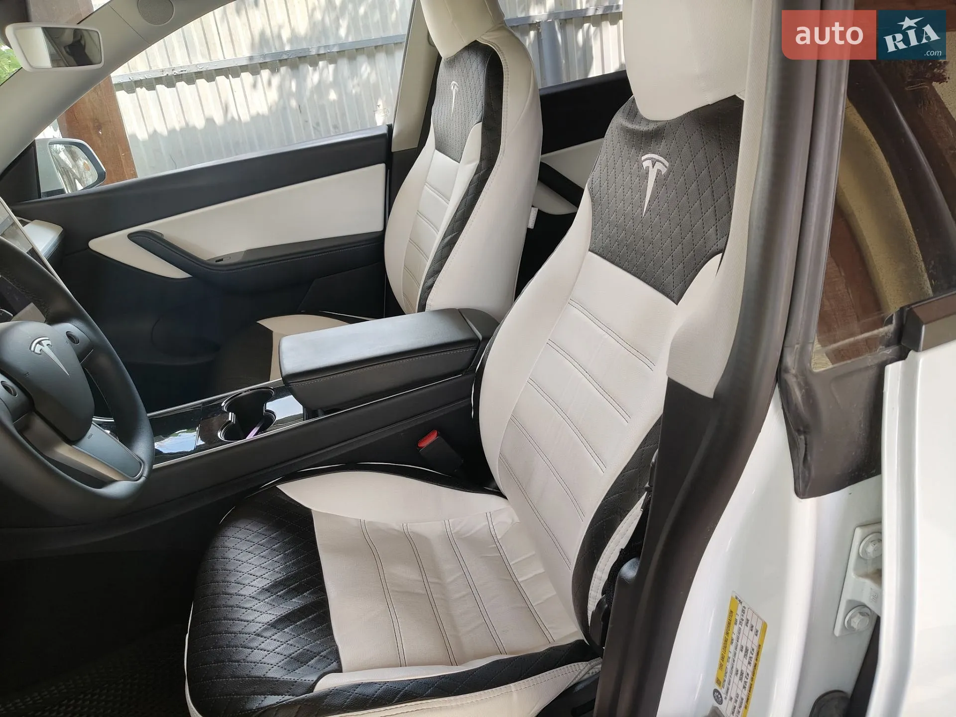 2020 Tesla Model Y - мініатюра 3