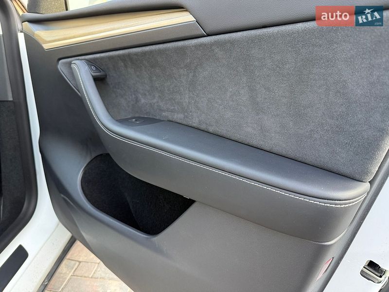 Внедорожник / Кроссовер Tesla Model Y 2023 в Виннице