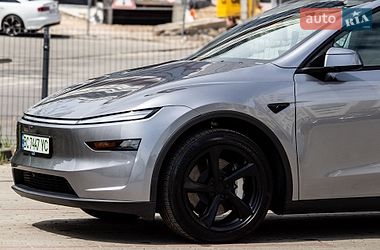 Внедорожник / Кроссовер Tesla Model Y 2025 в Львове