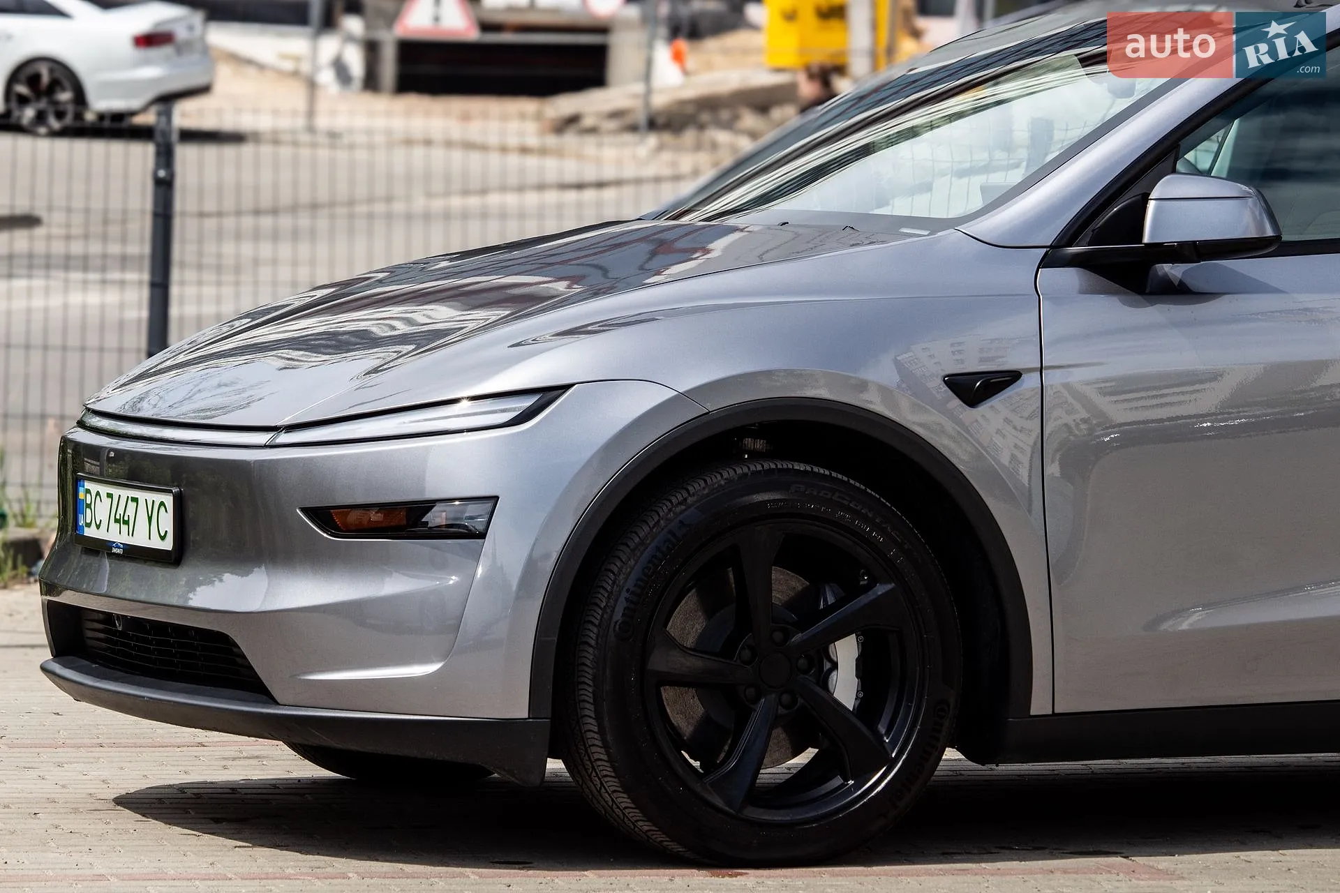 2025 Tesla Model Y - мініатюра 26