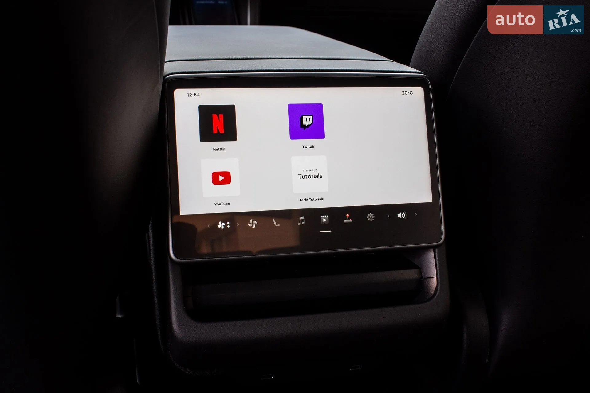 2025 Tesla Model Y - мініатюра 30