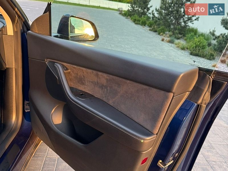 Внедорожник / Кроссовер Tesla Model Y 2022 в Луцке
