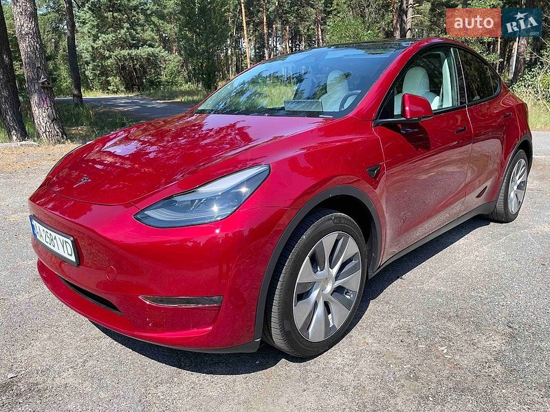 Tesla Model Y 2024