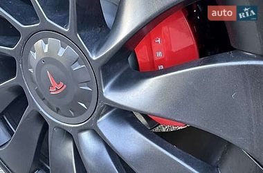 Позашляховик / Кросовер Tesla Model Y 2024 в Києві