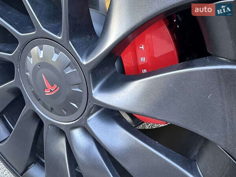 Позашляховик / Кросовер Tesla Model Y 2024 в Києві