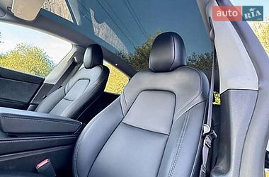 Позашляховик / Кросовер Tesla Model Y 2024 в Києві