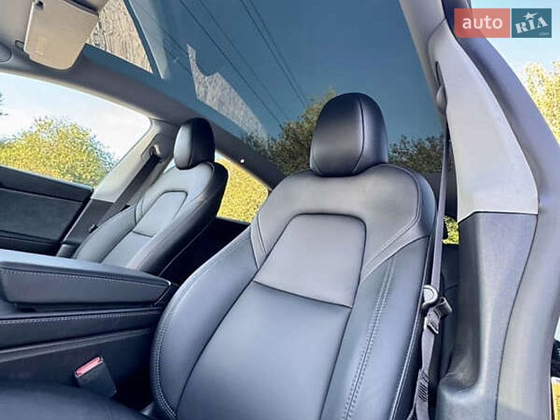 Позашляховик / Кросовер Tesla Model Y 2024 в Києві