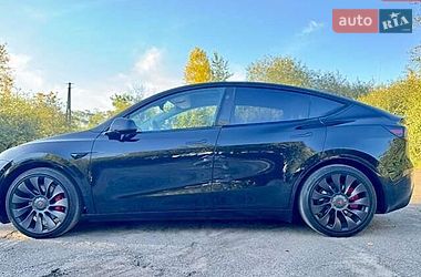 Позашляховик / Кросовер Tesla Model Y 2024 в Києві