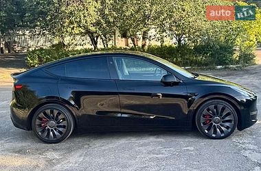Позашляховик / Кросовер Tesla Model Y 2024 в Києві
