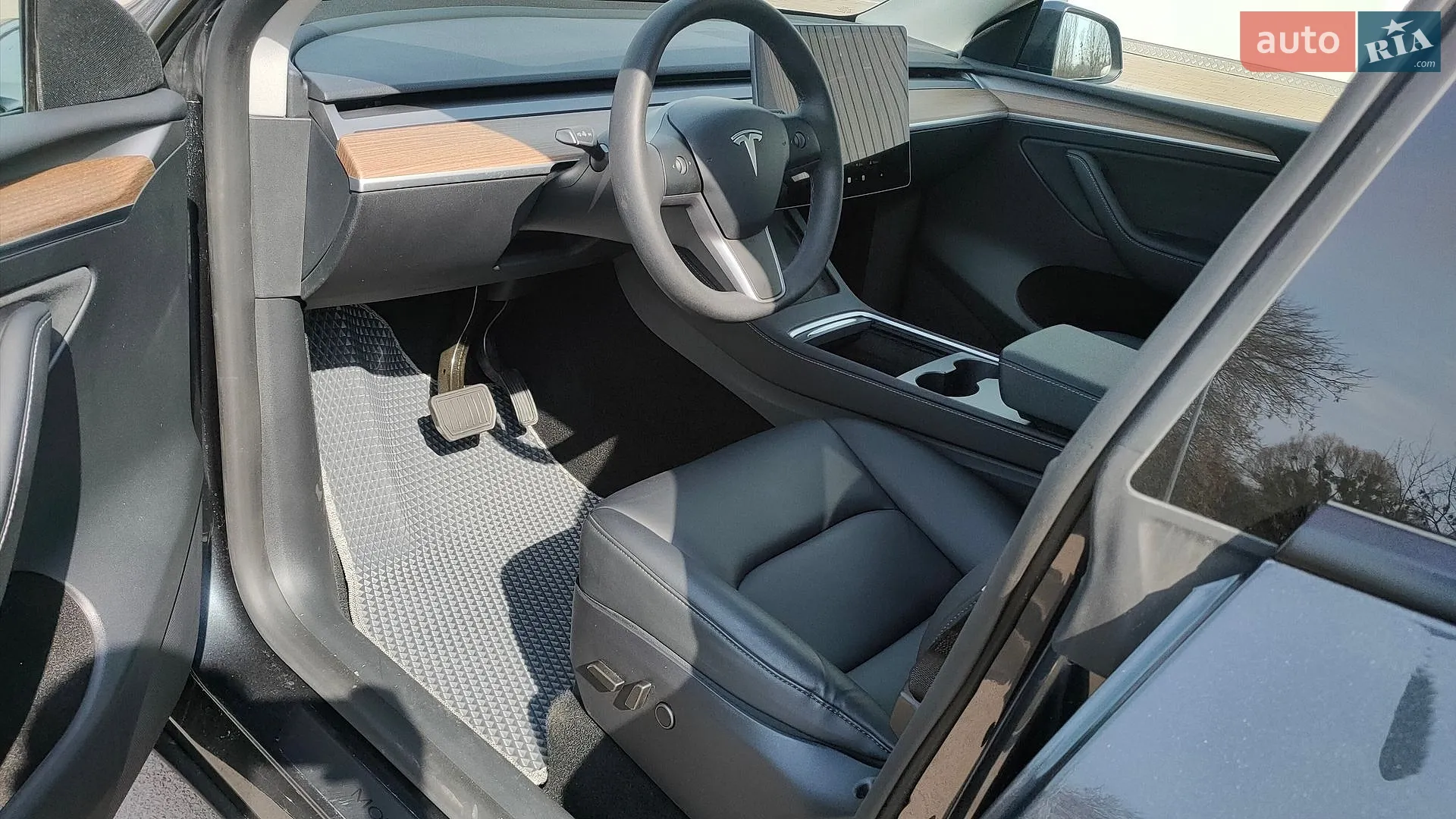 2025 Tesla Model Y - мініатюра 20