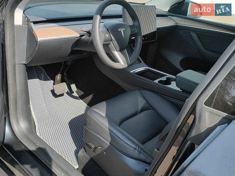 Внедорожник / Кроссовер Tesla Model Y 2025 в Киеве