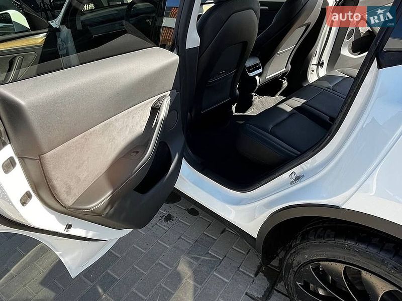 Позашляховик / Кросовер Tesla Model Y 2022 в Буштино