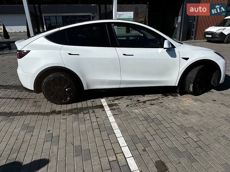 Позашляховик / Кросовер Tesla Model Y 2022 в Буштино