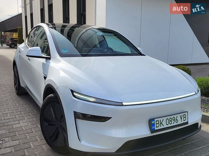 Tesla Model Y 2025