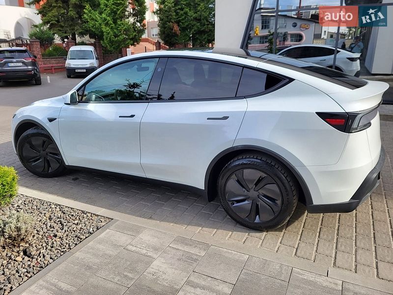 Внедорожник / Кроссовер Tesla Model Y 2025 в Ровно