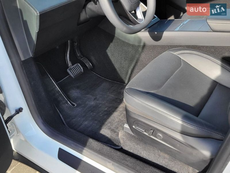 Позашляховик / Кросовер Tesla Model Y 2025 в Рівному