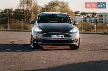 Внедорожник / Кроссовер Tesla Model Y 2024 в Ровно