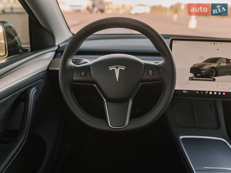 Внедорожник / Кроссовер Tesla Model Y 2024 в Ровно