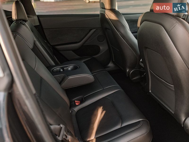 Внедорожник / Кроссовер Tesla Model Y 2024 в Ровно