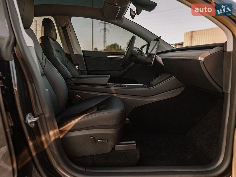 Внедорожник / Кроссовер Tesla Model Y 2024 в Ровно