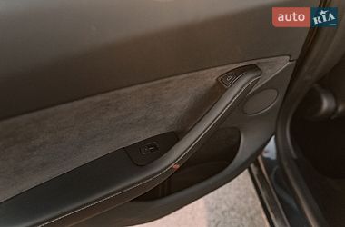 Внедорожник / Кроссовер Tesla Model Y 2024 в Ровно