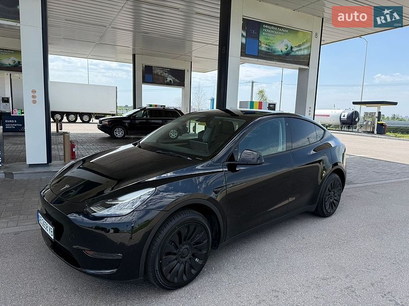 Tesla Model Y 2023