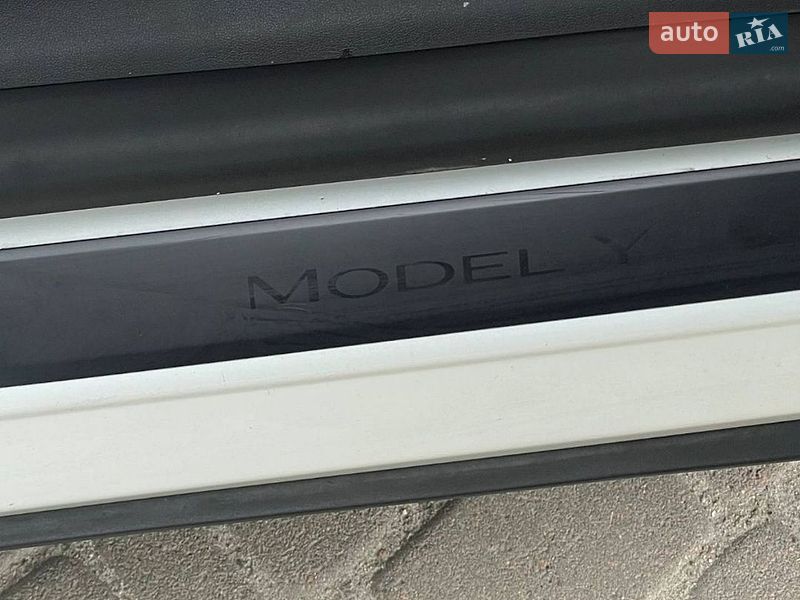 Внедорожник / Кроссовер Tesla Model Y 2021 в Киеве