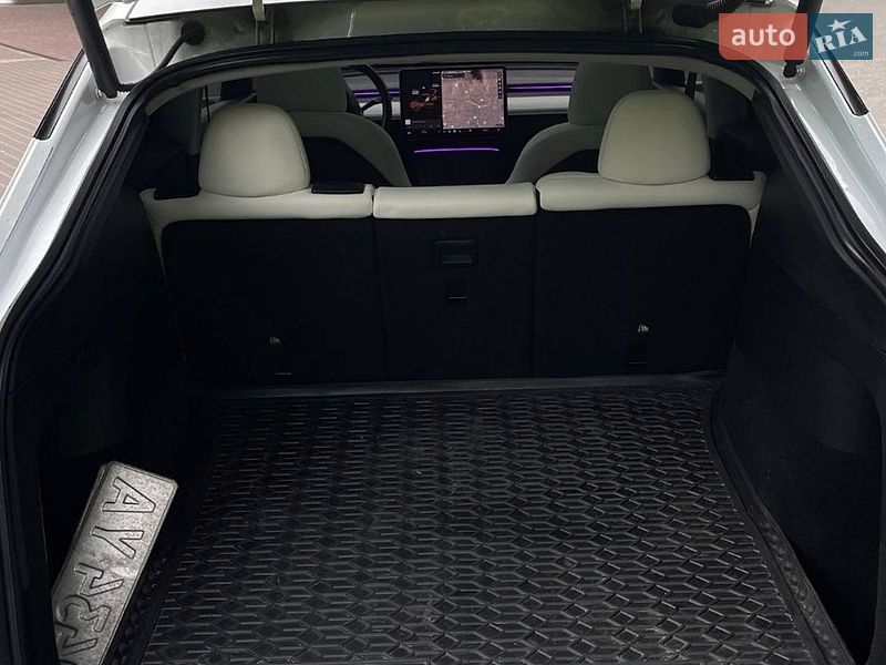 Внедорожник / Кроссовер Tesla Model Y 2021 в Киеве