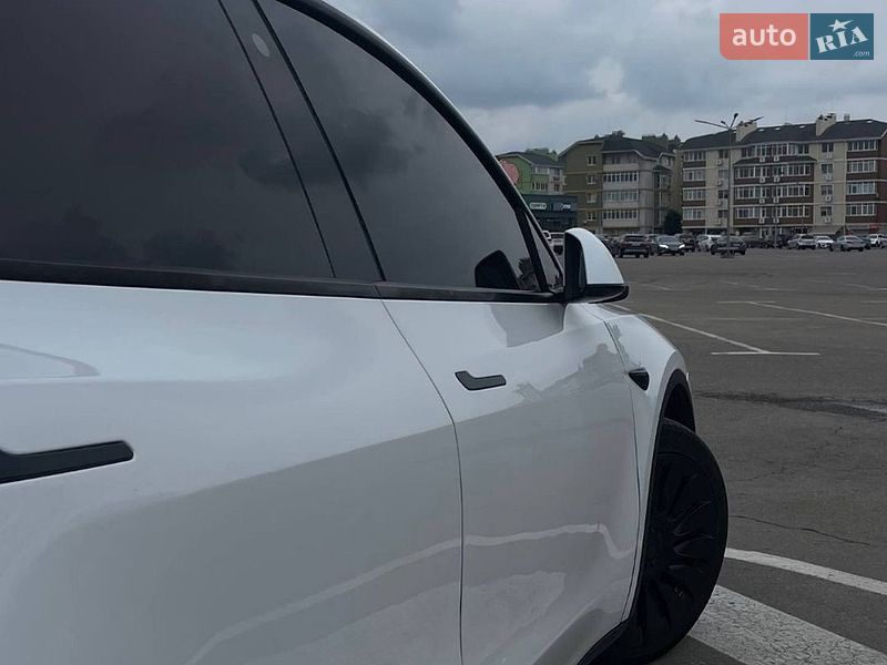 Внедорожник / Кроссовер Tesla Model Y 2021 в Киеве