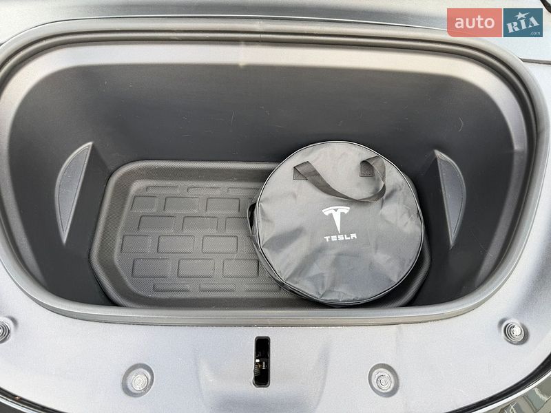 Позашляховик / Кросовер Tesla Model Y 2025 в Дніпрі