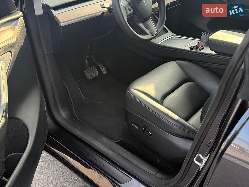 Внедорожник / Кроссовер Tesla Model Y 2024 в Хмельницком