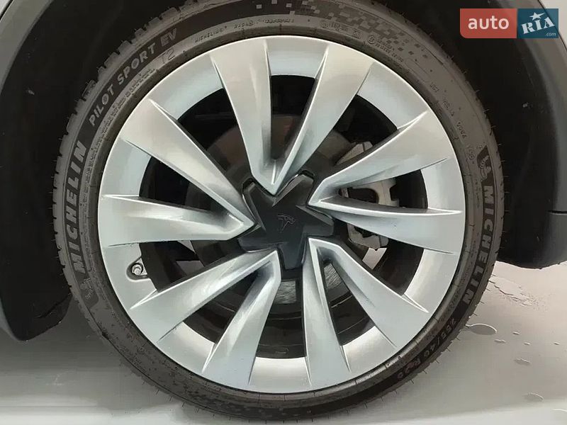 Позашляховик / Кросовер Tesla Model Y 2025 в Києві