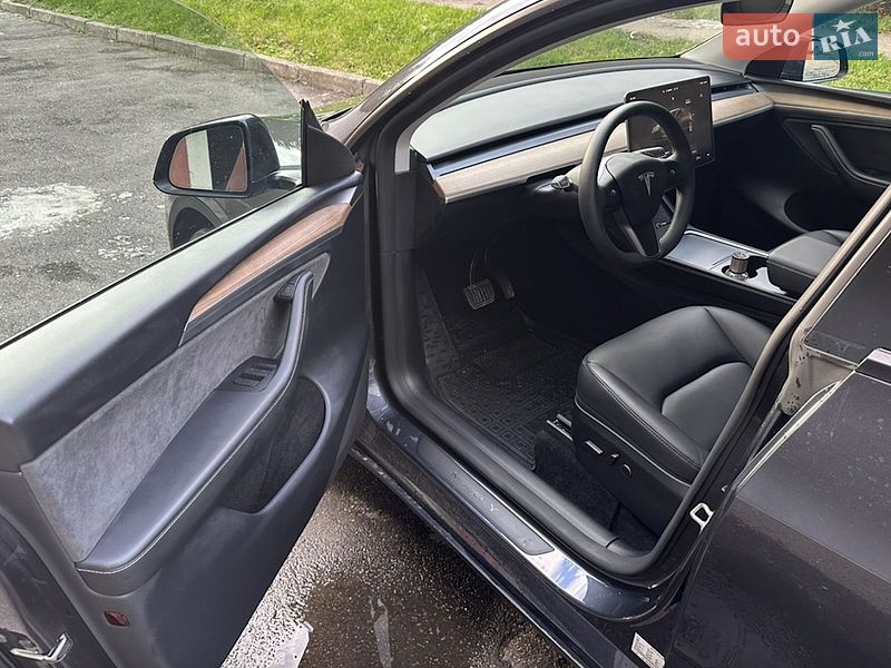 Внедорожник / Кроссовер Tesla Model Y 2024 в Тернополе