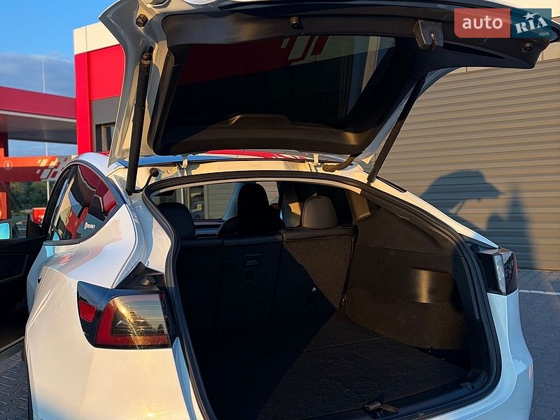 Внедорожник / Кроссовер Tesla Model Y 2021 в Черновцах