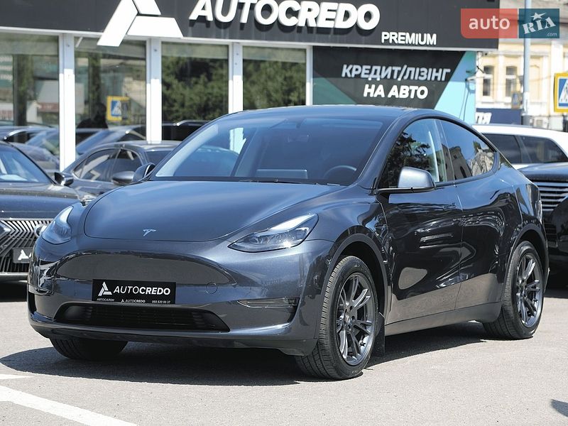 Tesla Model Y 2024