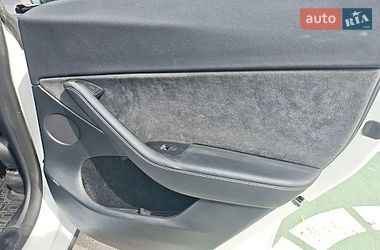 Позашляховик / Кросовер Tesla Model Y 2023 в Києві фото 21 Позашляховик / Кросовер Tesla Model Y 2023 в Києві