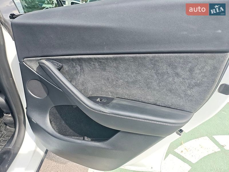 Позашляховик / Кросовер Tesla Model Y 2023 в Києві фото 21 Позашляховик / Кросовер Tesla Model Y 2023 в Києві