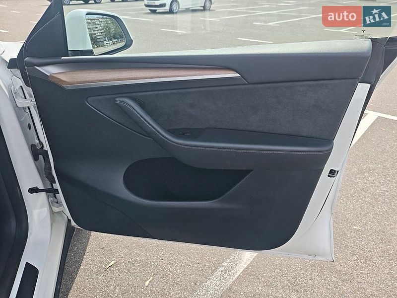 Позашляховик / Кросовер Tesla Model Y 2023 в Києві фото 19 Позашляховик / Кросовер Tesla Model Y 2023 в Києві