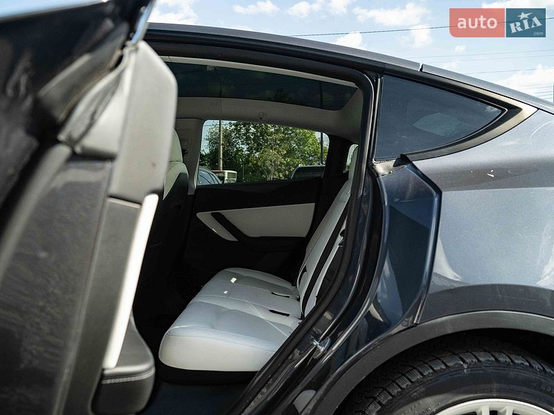Позашляховик / Кросовер Tesla Model Y 2020 в Чернівцях