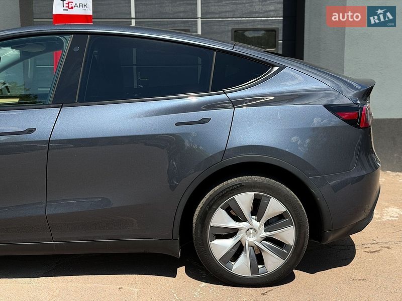 Внедорожник / Кроссовер Tesla Model Y 2023 в Киеве