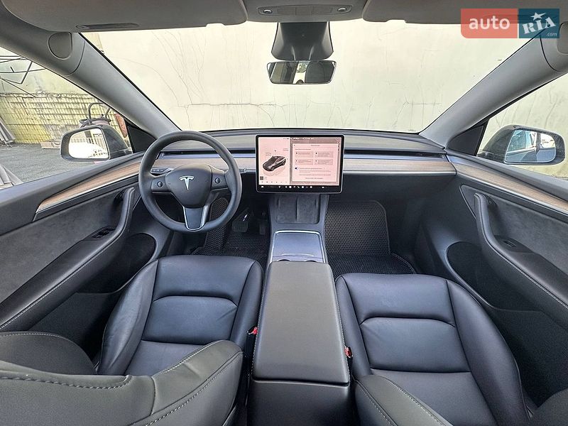 Внедорожник / Кроссовер Tesla Model Y 2025 в Киеве