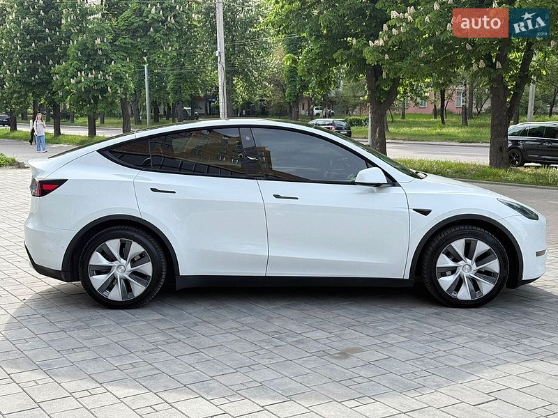 Внедорожник / Кроссовер Tesla Model Y 2021 в Ровно