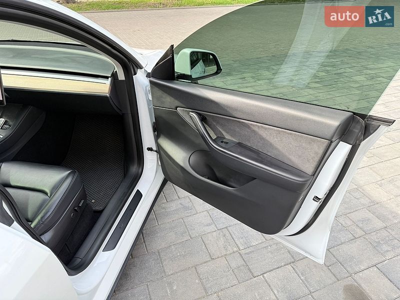Внедорожник / Кроссовер Tesla Model Y 2021 в Ровно