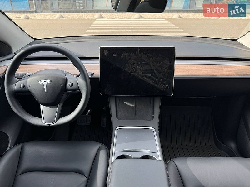 Внедорожник / Кроссовер Tesla Model Y 2024 в Киеве