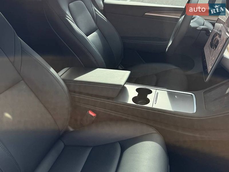 Внедорожник / Кроссовер Tesla Model Y 2024 в Киеве фото 13 Внедорожник / Кроссовер Tesla Model Y 2024 в Киеве