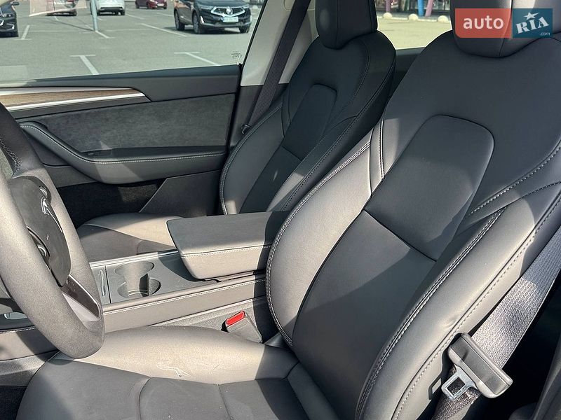 Внедорожник / Кроссовер Tesla Model Y 2024 в Киеве